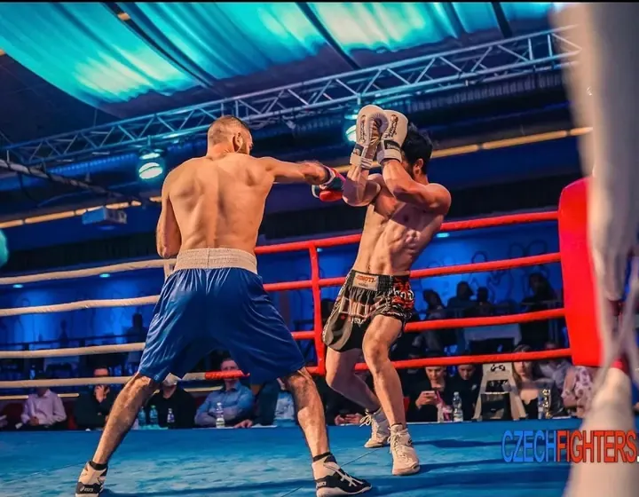 Yuri Sakunts — boxing action — pressure