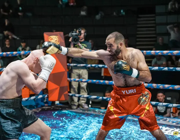 Yuri Sakunts — boxing action — attack